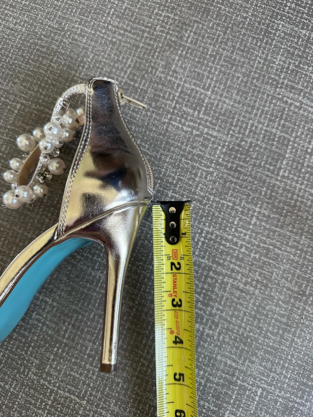 Betsey Johnson‎ Pearl Clear Pointed Toe Heels Size 9 Silver Bridal Pumps